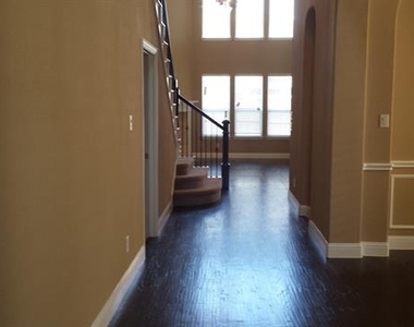 2449 Kingsgate Drive - Photo Thumbnail 7