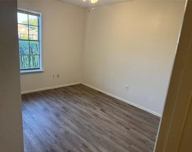 500 Renee Drive - Photo Thumbnail 20
