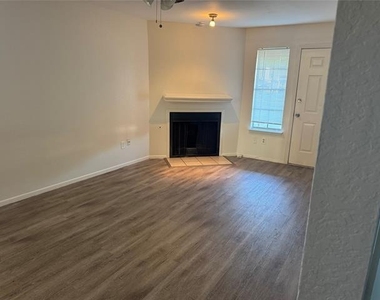 500 Renee Drive - Photo Thumbnail 10