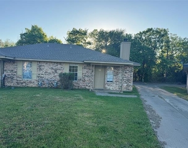 500 Renee Drive - Photo Thumbnail 1