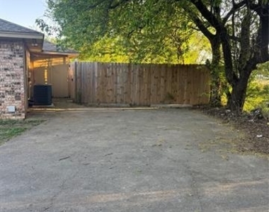 500 Renee Drive - Photo Thumbnail 2