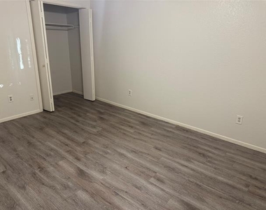 500 Renee Drive - Photo Thumbnail 15