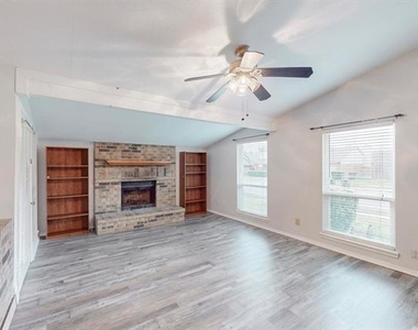 3308 Clovermeadow Drive - Photo Thumbnail 8