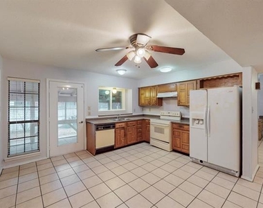3308 Clovermeadow Drive - Photo Thumbnail 10