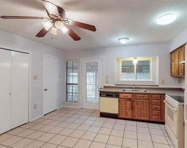 3308 Clovermeadow Drive - Photo Thumbnail 13