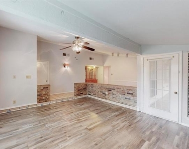 3308 Clovermeadow Drive - Photo Thumbnail 6