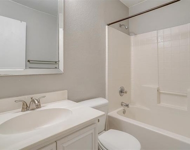 927 Simon Drive - Photo Thumbnail 19