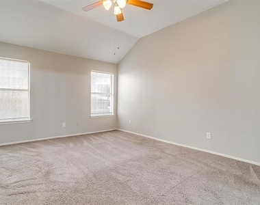 927 Simon Drive - Photo Thumbnail 4