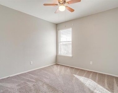 927 Simon Drive - Photo Thumbnail 16