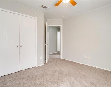 927 Simon Drive - Photo Thumbnail 14
