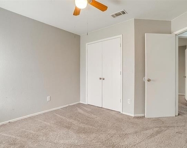 927 Simon Drive - Photo Thumbnail 15