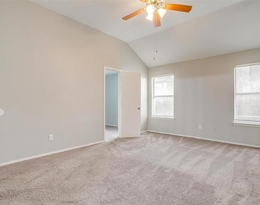 927 Simon Drive - Photo Thumbnail 7