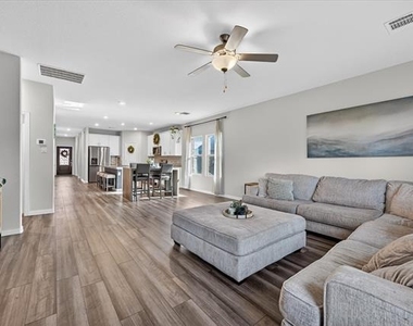 210 Briarwood Lane - Photo Thumbnail 7