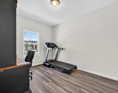 210 Briarwood Lane - Photo Thumbnail 11