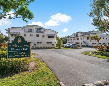 820 Bella Vista Court S - Photo Thumbnail 2