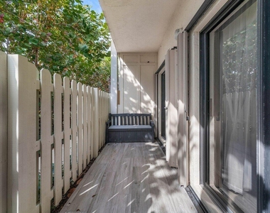 820 Bella Vista Court S - Photo Thumbnail 17