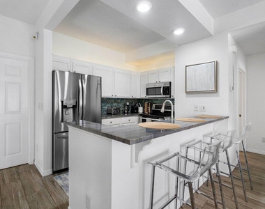 820 Bella Vista Court S - Photo Thumbnail 7