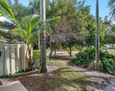820 Bella Vista Court S - Photo Thumbnail 24