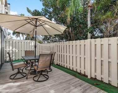 820 Bella Vista Court S - Photo Thumbnail 22