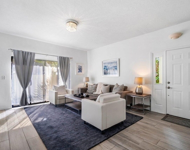 820 Bella Vista Court S - Photo Thumbnail 5