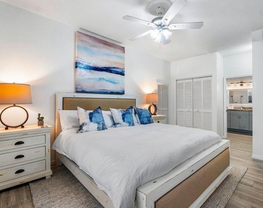 820 Bella Vista Court S - Photo Thumbnail 15