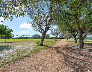 820 Bella Vista Court S - Photo Thumbnail 25
