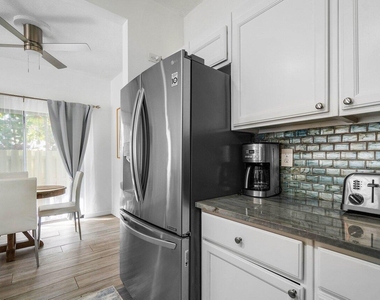 820 Bella Vista Court S - Photo Thumbnail 11