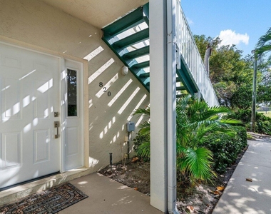 820 Bella Vista Court S - Photo Thumbnail 3