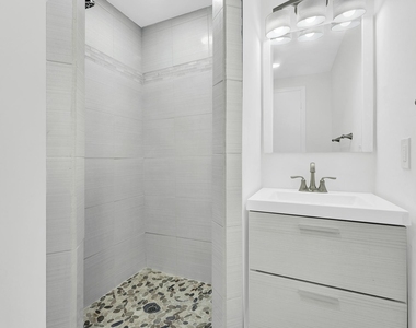 5921 Ne 15th Avenue - Photo Thumbnail 11