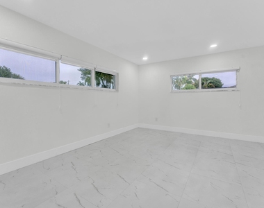 5921 Ne 15th Avenue - Photo Thumbnail 8