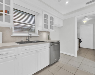 5921 Ne 15th Avenue - Photo Thumbnail 6