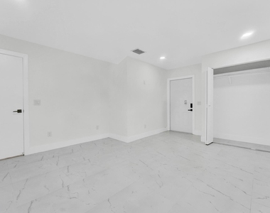 5921 Ne 15th Avenue - Photo Thumbnail 9