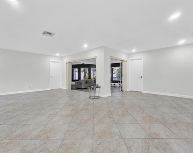 5921 Ne 15th Avenue - Photo Thumbnail 22
