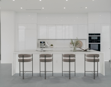 220 Lake Shore Drive - Photo Thumbnail 8