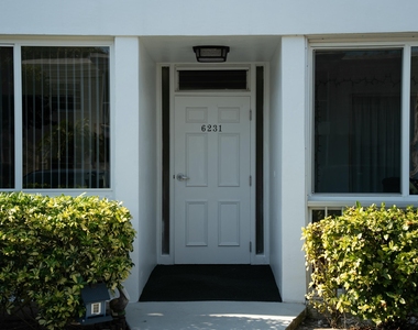 6231 Bay Club Drive - Photo Thumbnail 14