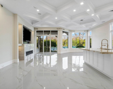 549 Ne 19th Avenue - Photo Thumbnail 12