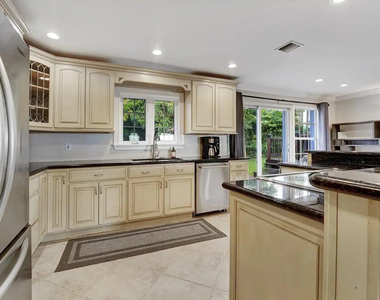 5574 Lake Osborne Drive - Photo Thumbnail 10