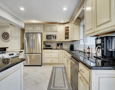 5574 Lake Osborne Drive - Photo Thumbnail 9