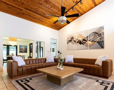 222 N Tradewinds Avenue - Photo Thumbnail 15