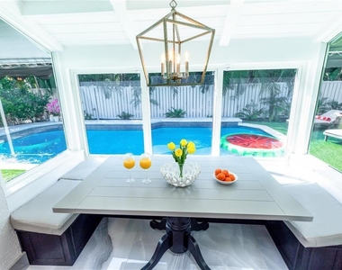 222 N Tradewinds Avenue - Photo Thumbnail 9