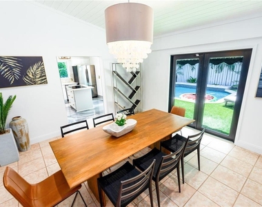 222 N Tradewinds Avenue - Photo Thumbnail 11