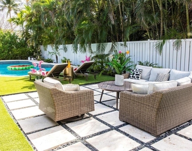 222 N Tradewinds Avenue - Photo Thumbnail 4