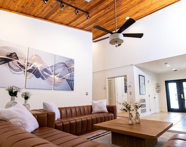 222 N Tradewinds Avenue - Photo Thumbnail 18