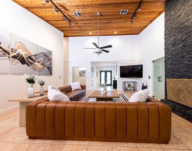 222 N Tradewinds Avenue - Photo Thumbnail 19