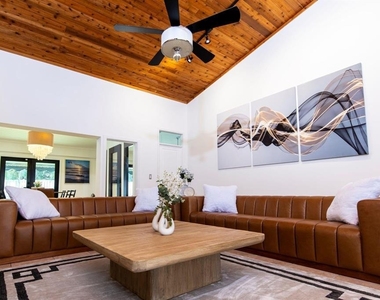 222 N Tradewinds Avenue - Photo Thumbnail 17