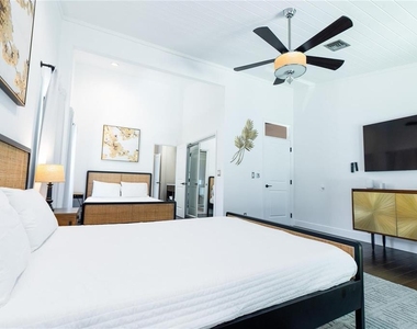 222 N Tradewinds Avenue - Photo Thumbnail 25