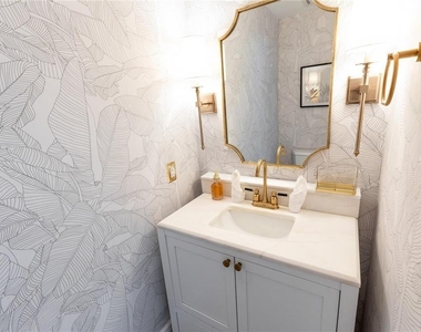 222 N Tradewinds Avenue - Photo Thumbnail 30