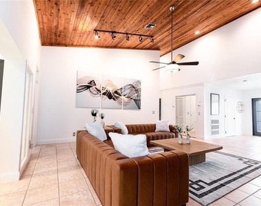 222 N Tradewinds Avenue - Photo Thumbnail 14