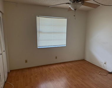 3141 Nw 47th Terrace - Photo Thumbnail 12
