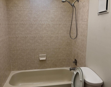 3141 Nw 47th Terrace - Photo Thumbnail 10